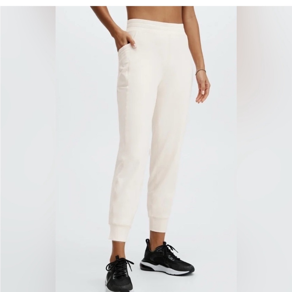 Fabletics On the Go Cold Weather Ivory Joggers Sz XL Running Athletic
